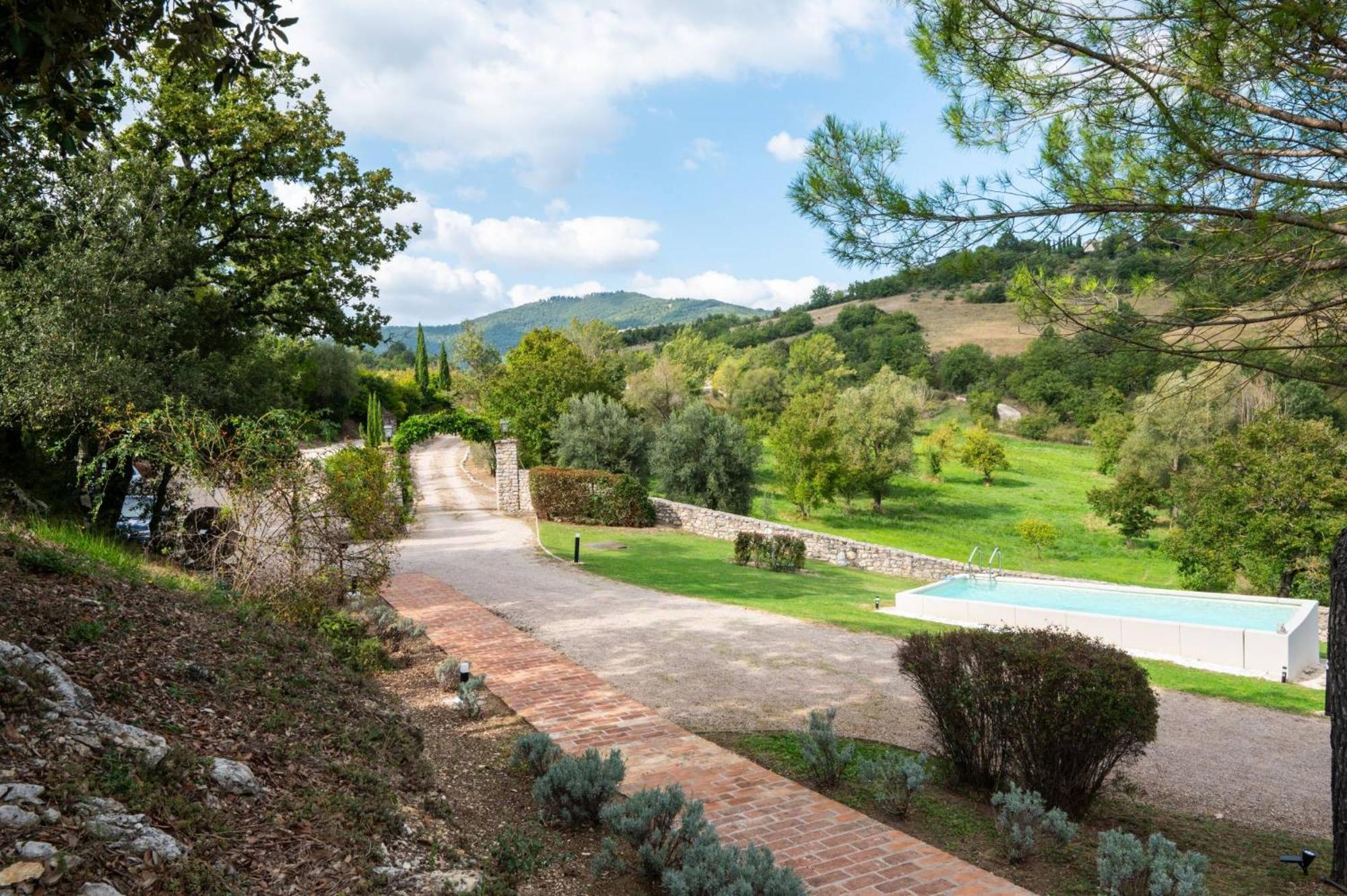 Castello Valenzino Bed & Breakfast Antognola ภายนอก รูปภาพ