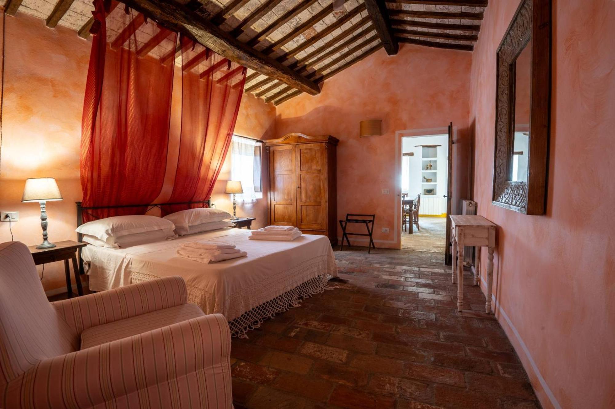Castello Valenzino Bed & Breakfast Antognola ภายนอก รูปภาพ