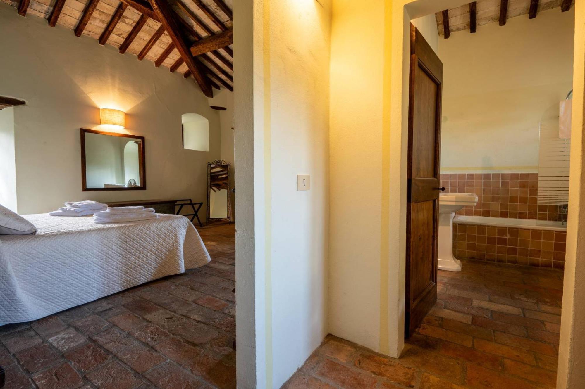 Castello Valenzino Bed & Breakfast Antognola ภายนอก รูปภาพ