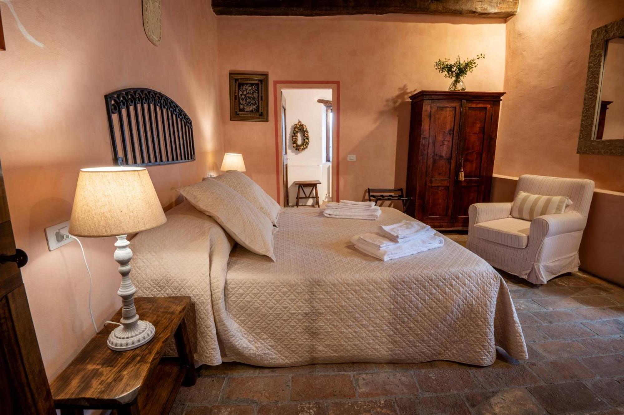 Castello Valenzino Bed & Breakfast Antognola ภายนอก รูปภาพ
