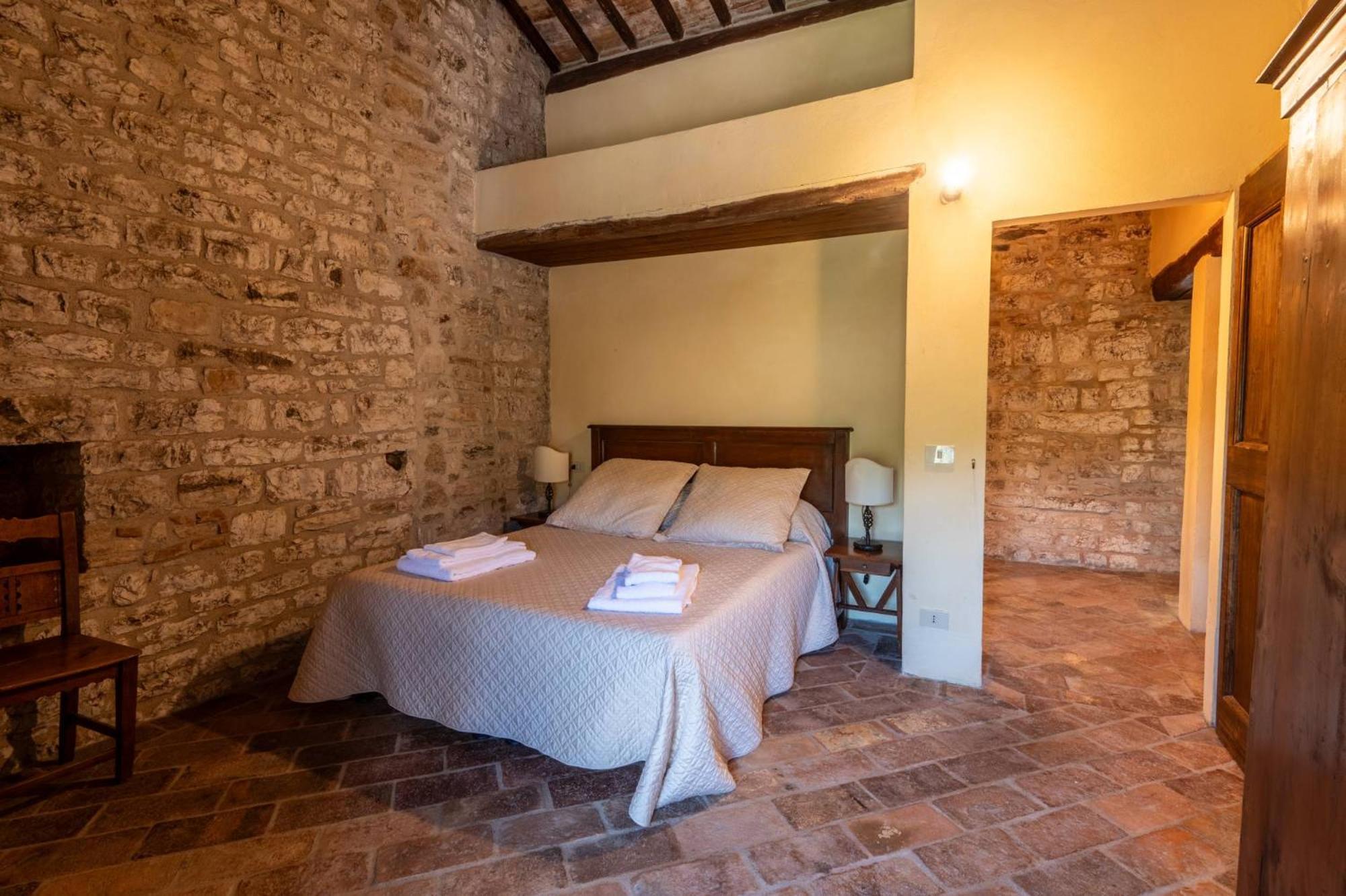 Castello Valenzino Bed & Breakfast Antognola ภายนอก รูปภาพ
