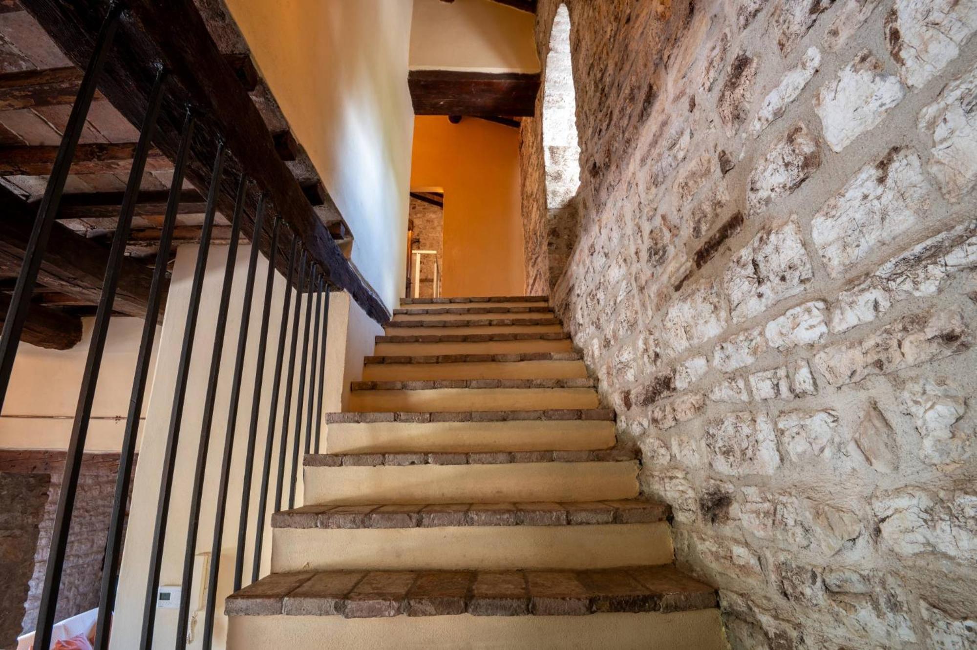 Castello Valenzino Bed & Breakfast Antognola ภายนอก รูปภาพ