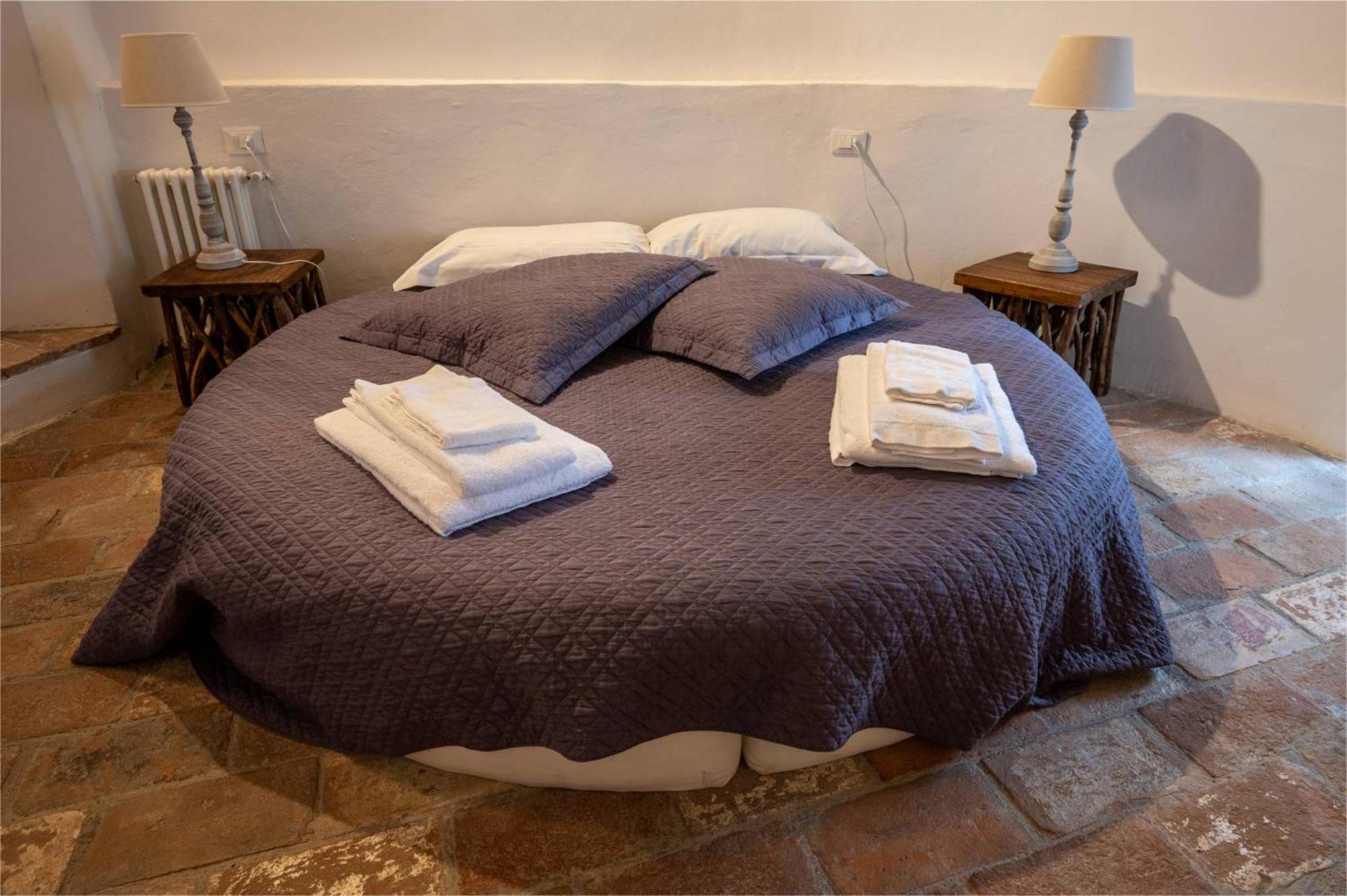 Castello Valenzino Bed & Breakfast Antognola ภายนอก รูปภาพ