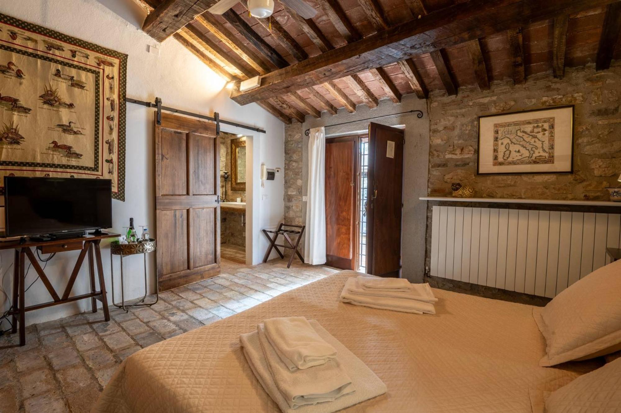 Castello Valenzino Bed & Breakfast Antognola ภายนอก รูปภาพ