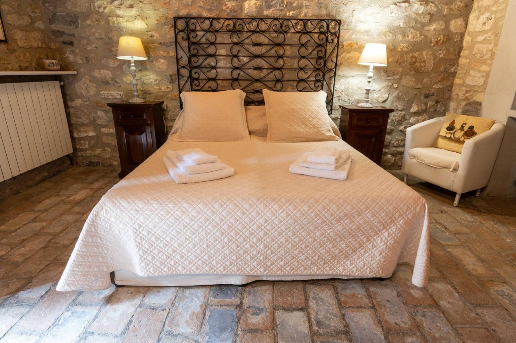 Castello Valenzino Bed & Breakfast Antognola ภายนอก รูปภาพ