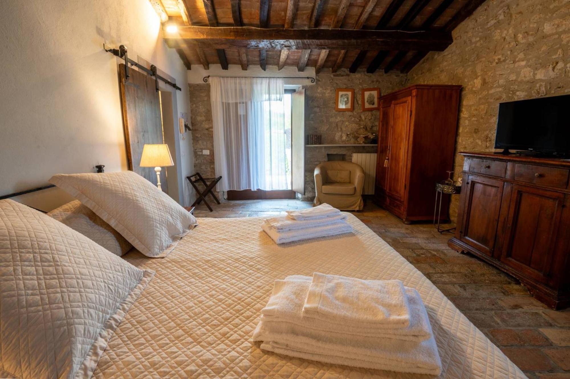 Castello Valenzino Bed & Breakfast Antognola ภายนอก รูปภาพ