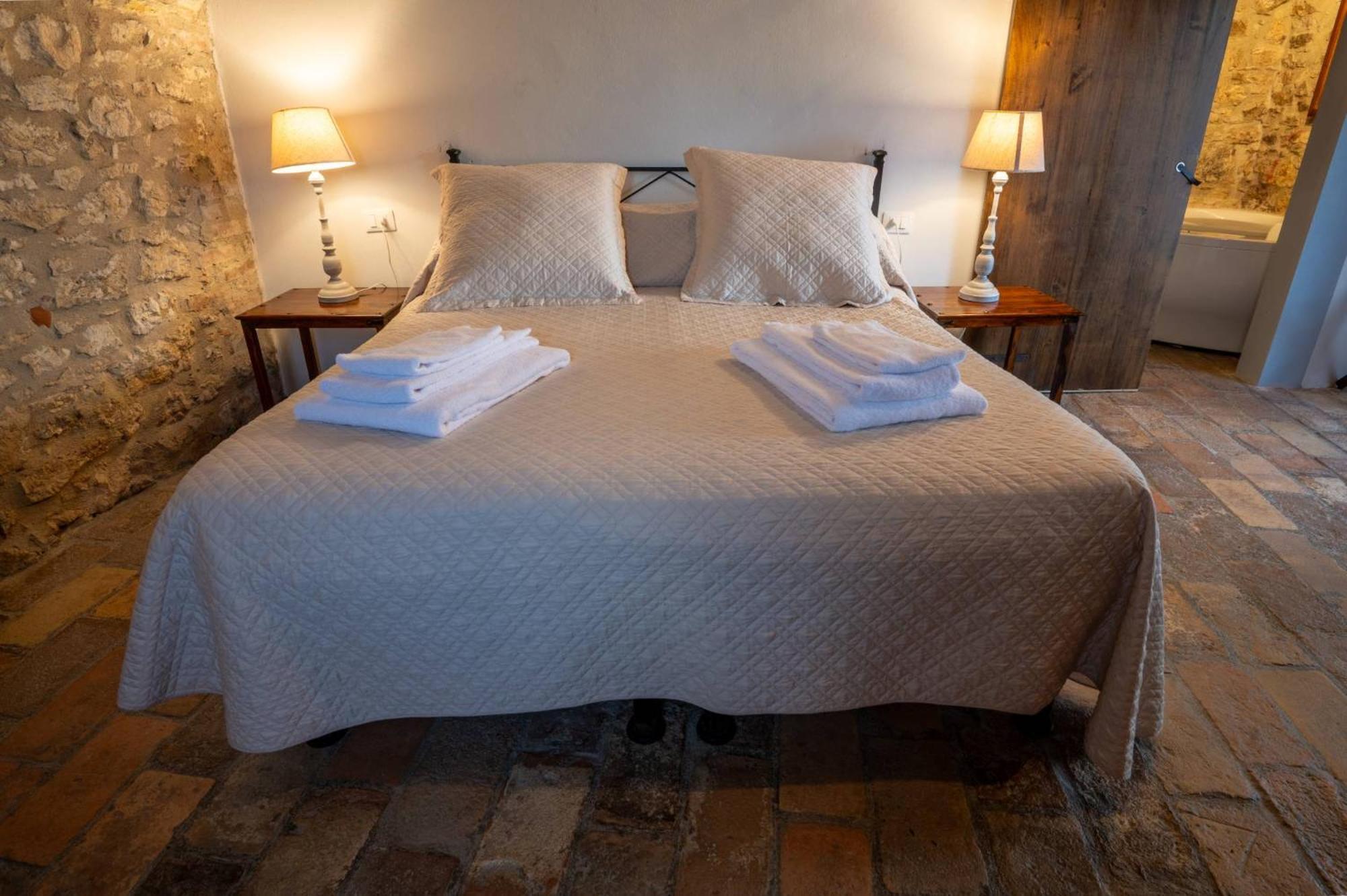 Castello Valenzino Bed & Breakfast Antognola ภายนอก รูปภาพ