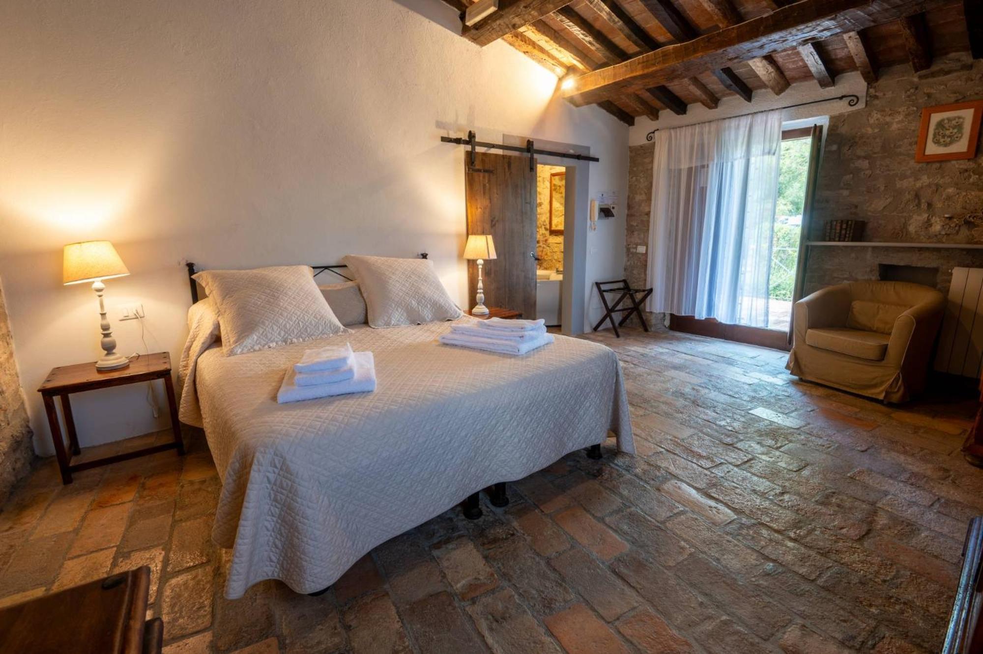 Castello Valenzino Bed & Breakfast Antognola ภายนอก รูปภาพ