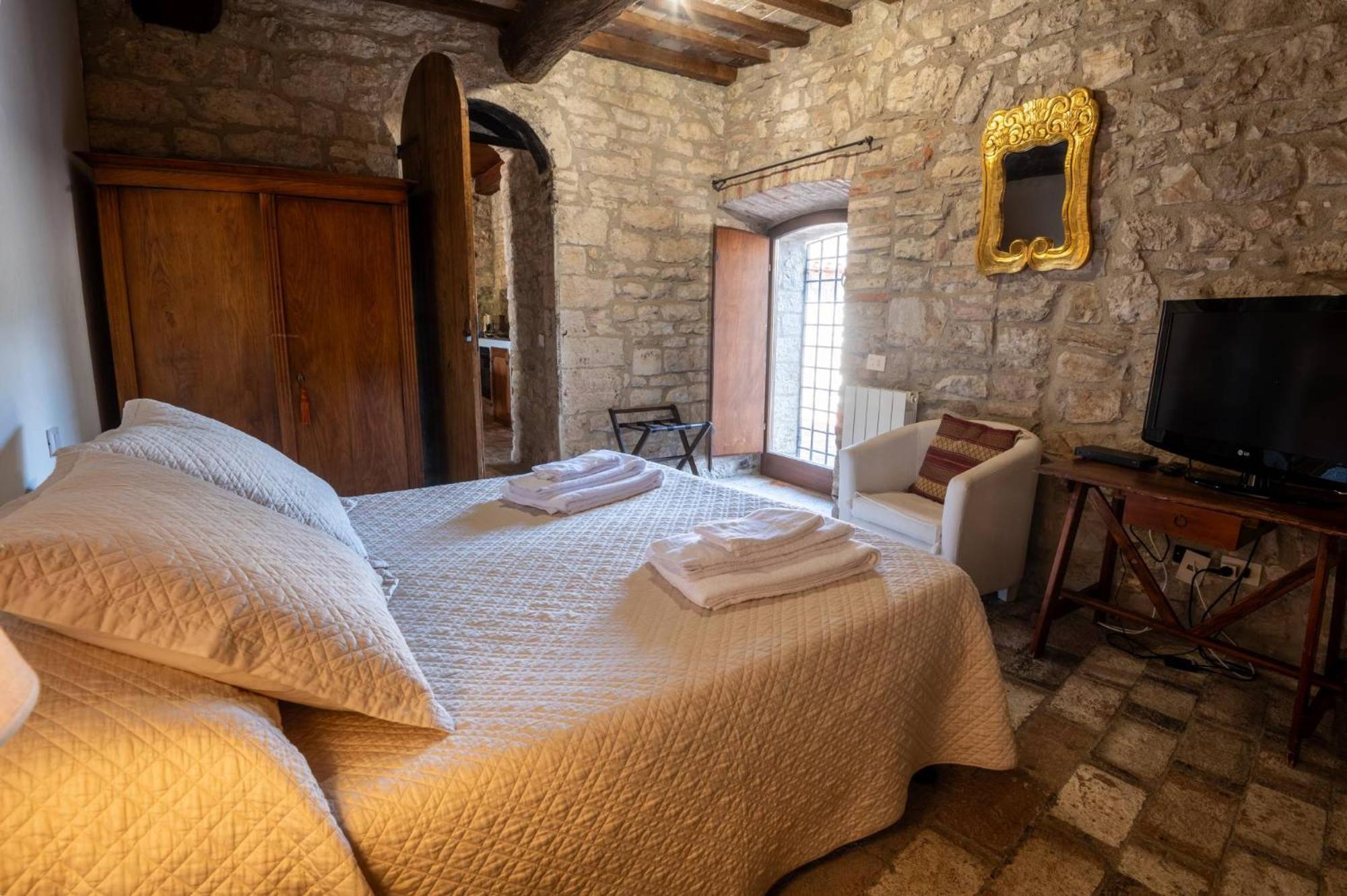 Castello Valenzino Bed & Breakfast Antognola ภายนอก รูปภาพ
