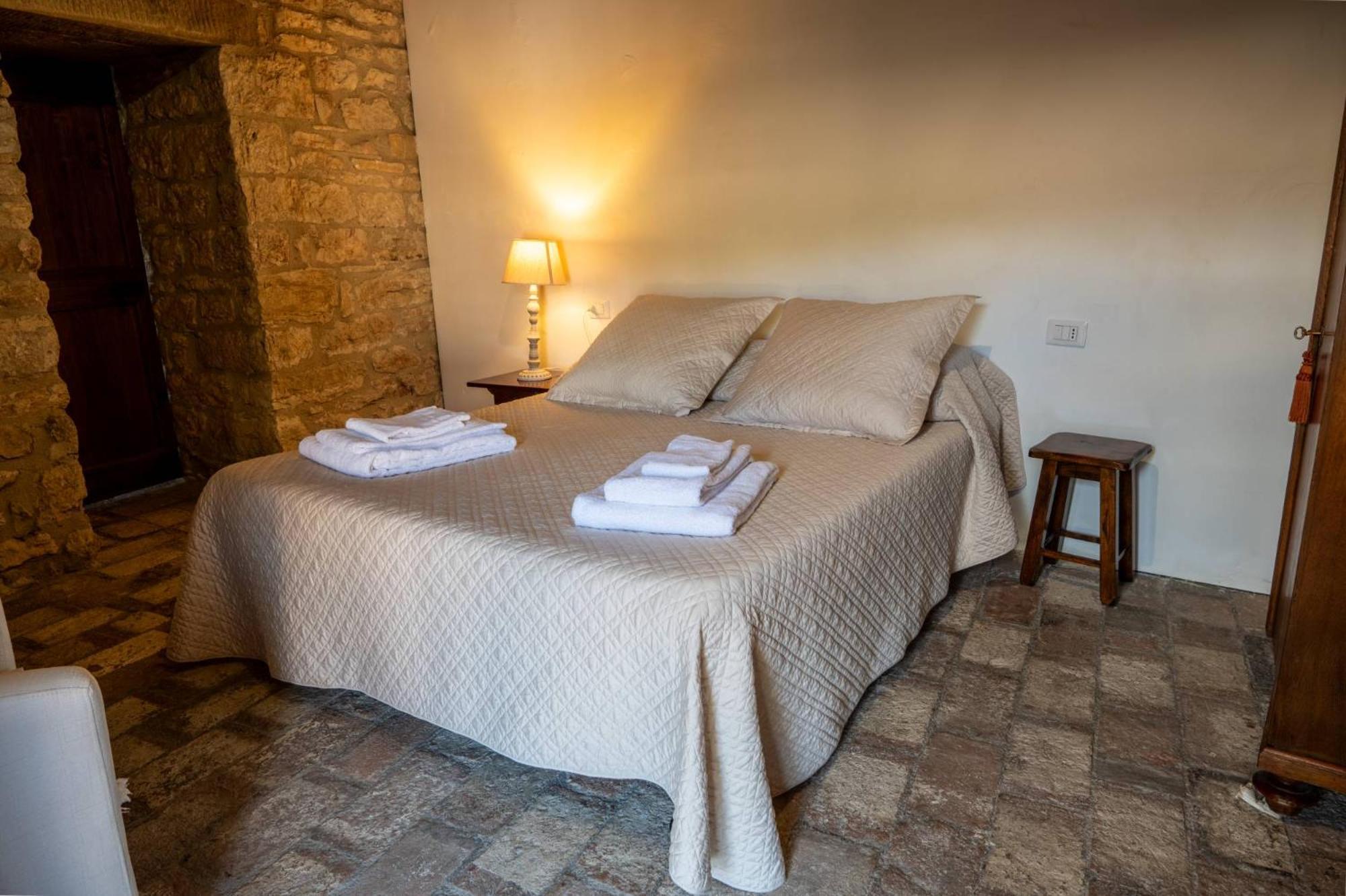 Castello Valenzino Bed & Breakfast Antognola ภายนอก รูปภาพ