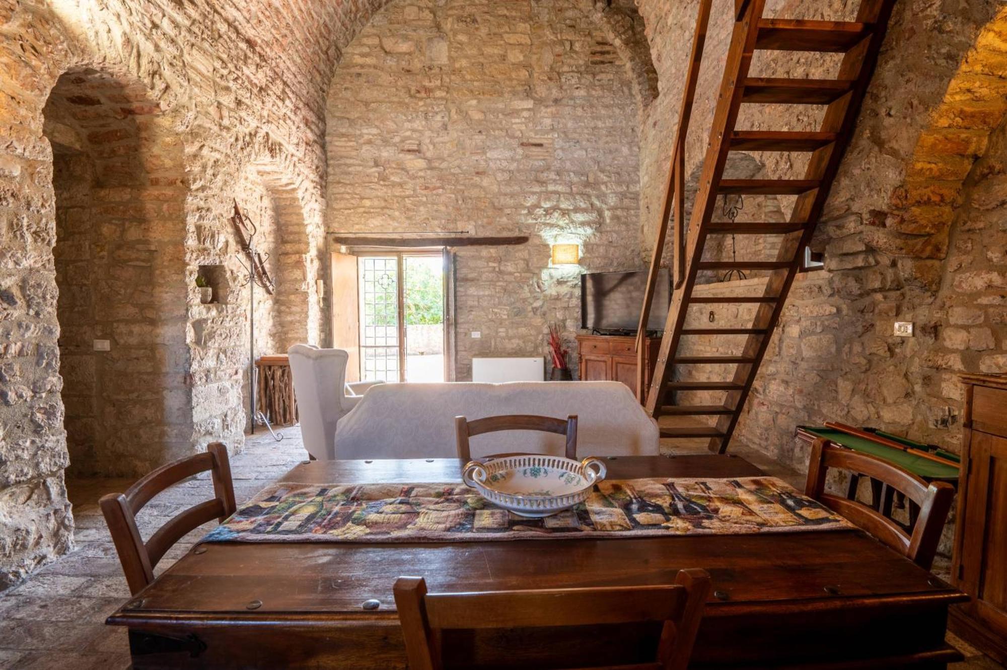 Castello Valenzino Bed & Breakfast Antognola ภายนอก รูปภาพ