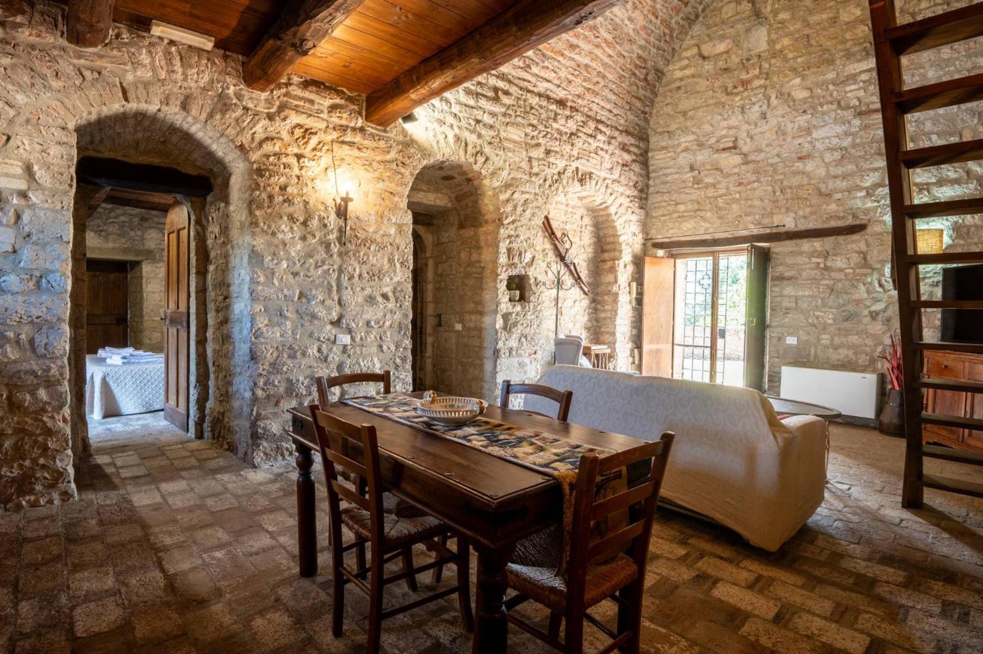 Castello Valenzino Bed & Breakfast Antognola ภายนอก รูปภาพ