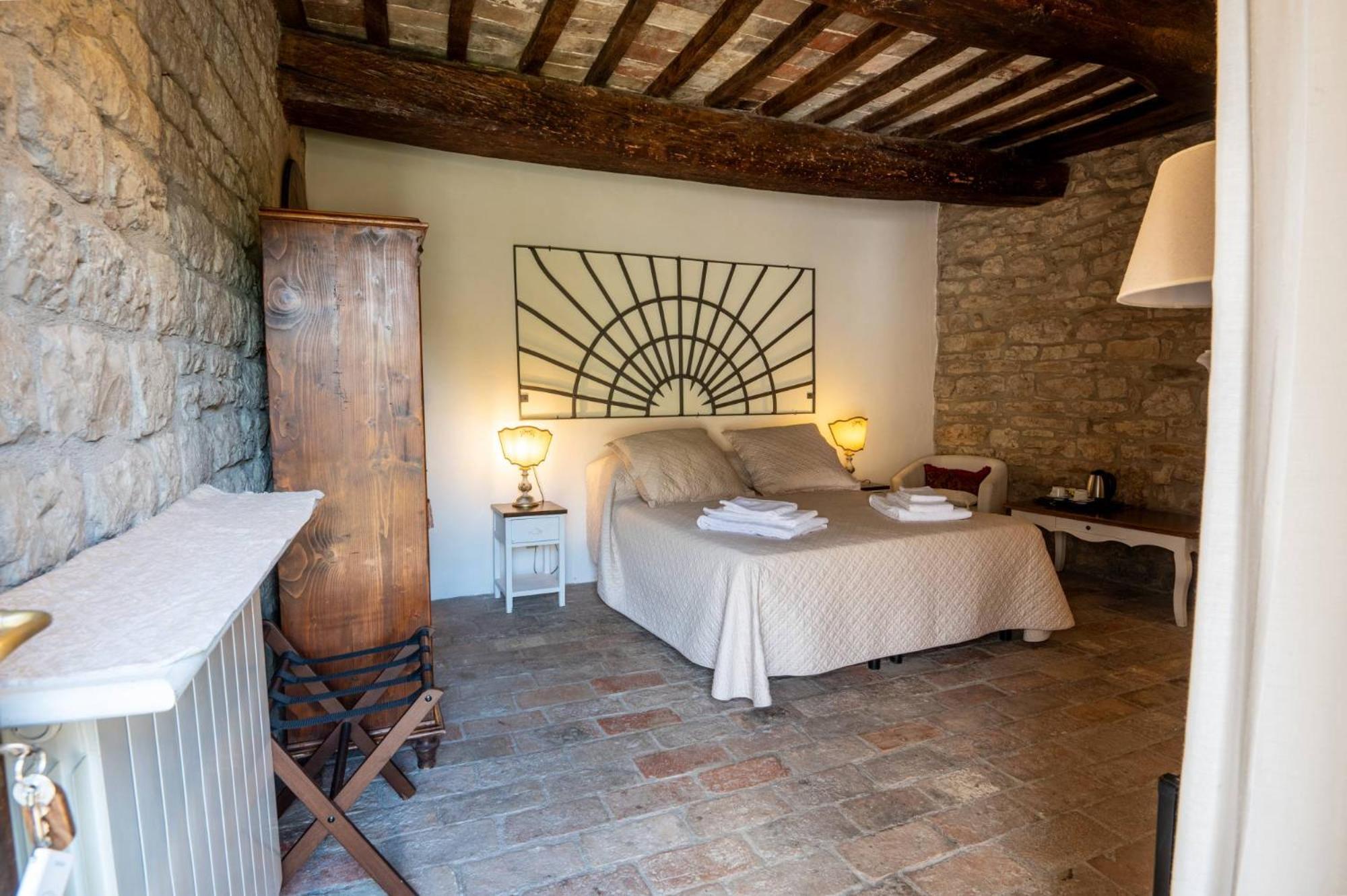 Castello Valenzino Bed & Breakfast Antognola ภายนอก รูปภาพ