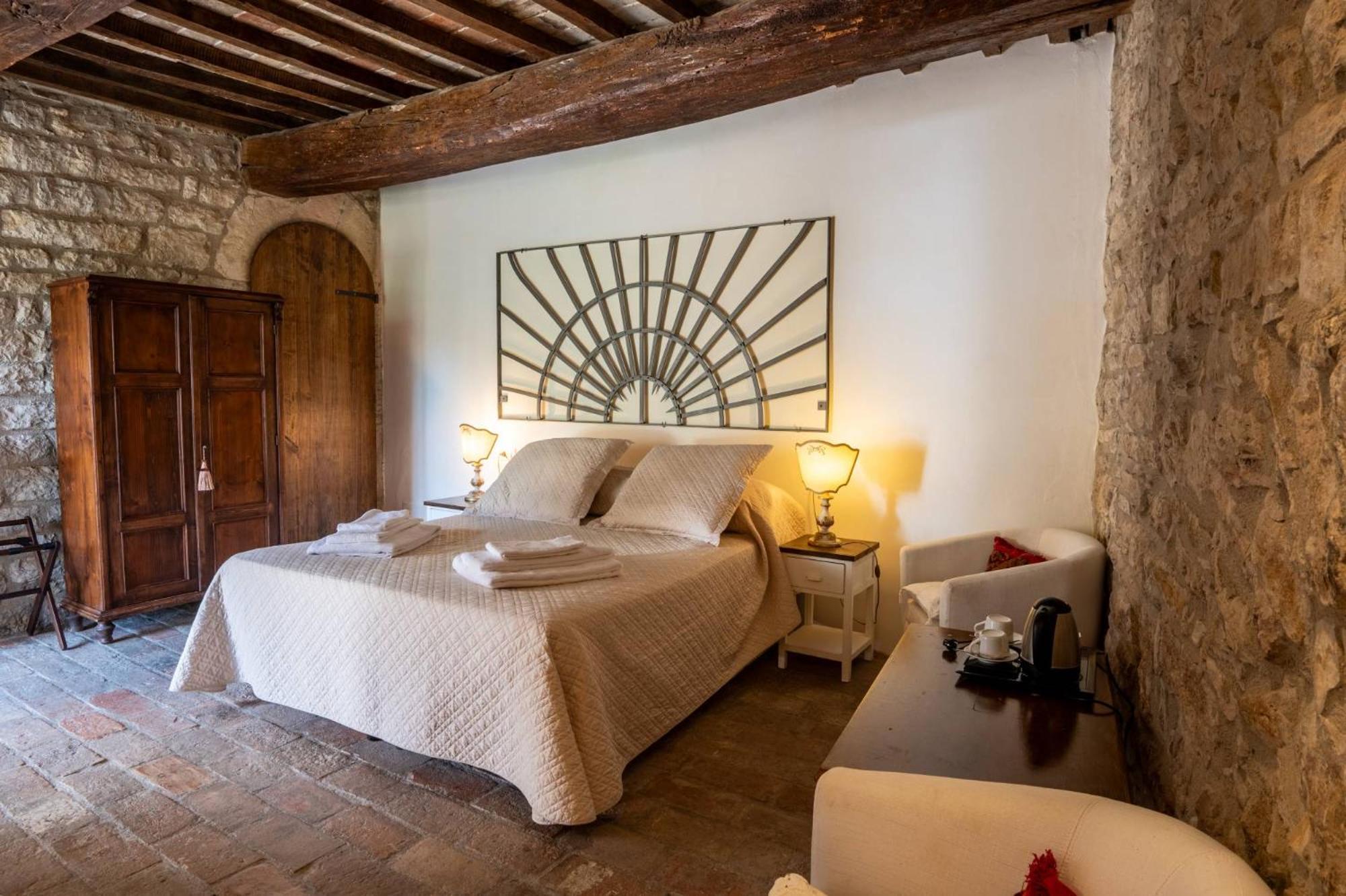 Castello Valenzino Bed & Breakfast Antognola ภายนอก รูปภาพ